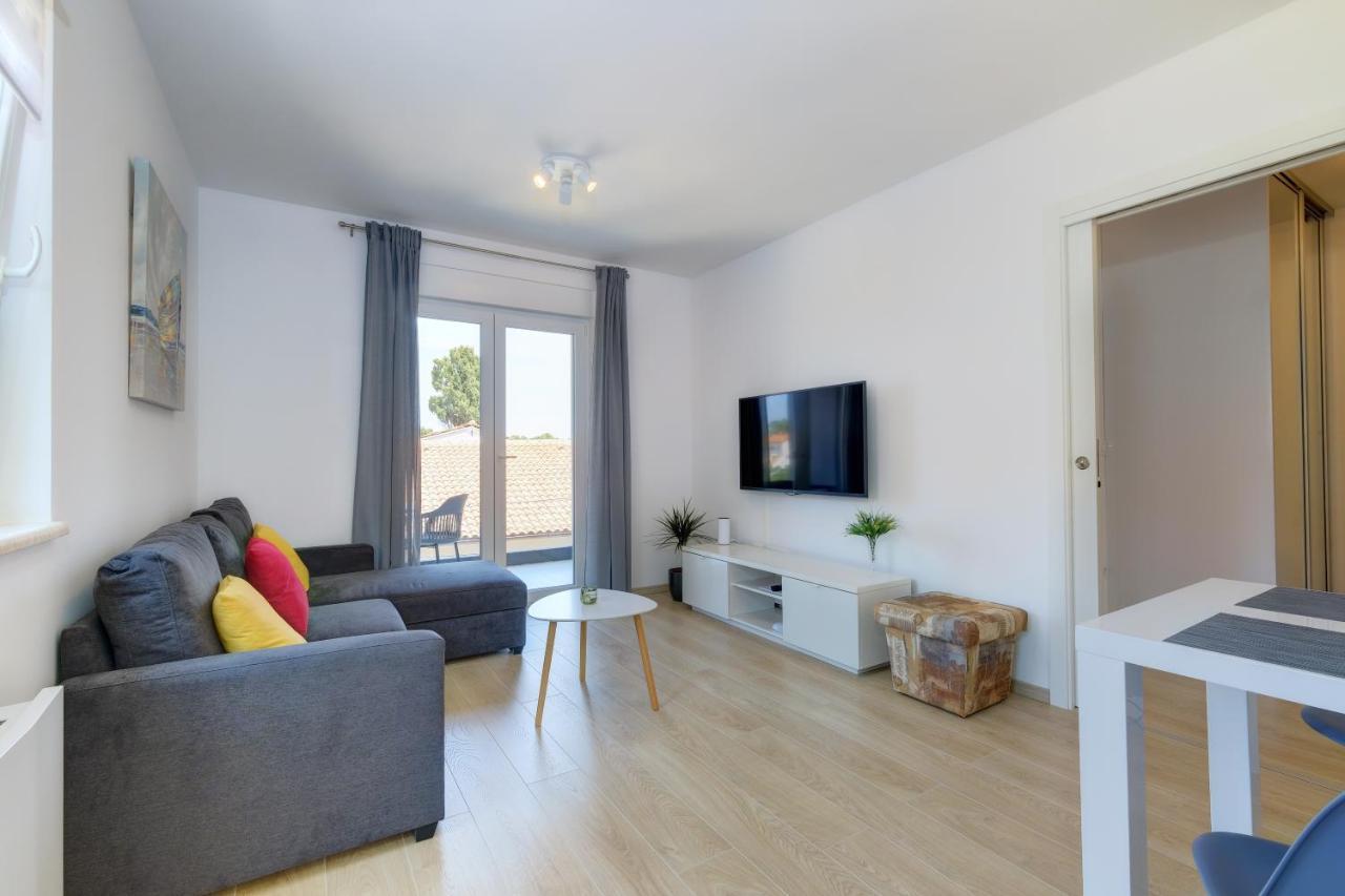 Apartments Hemetek ヴェリ・ロシニュ エクステリア 写真